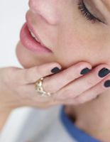 Манікюр з чорним лаком: як і з чим носити