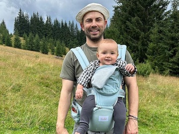 Андрій Бєдняков кумедно привітав із першим днем народження сина Остапа