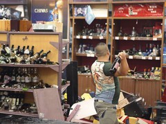 В Циндао толпа разгромила японский супермаркет