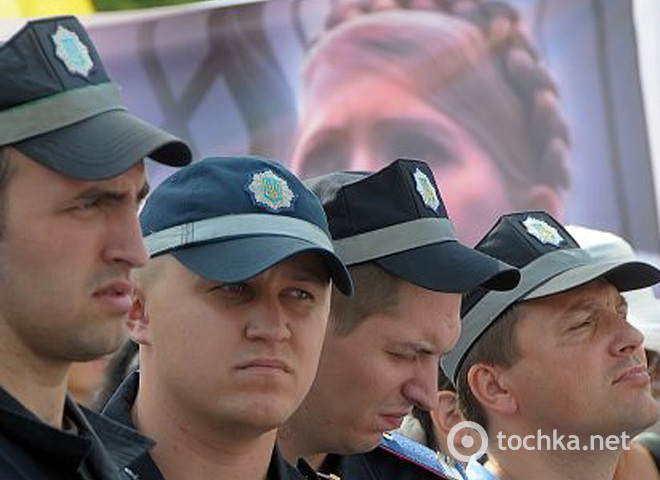 Тюремники заявляють, що за Тимошенко стежить ще й міліція