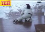 Малёк учится балансировать )))