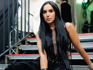 Відома співачка травмувалася через падіння зі сцени