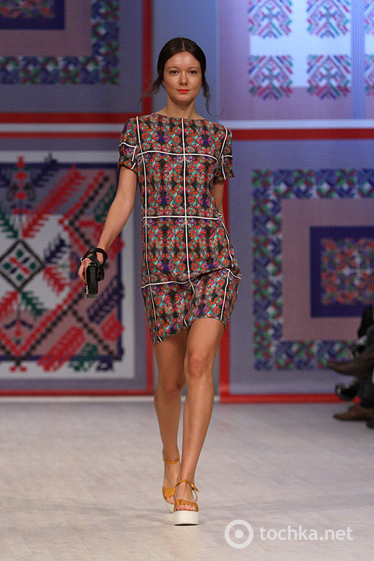 Показ POUSTOVIT 