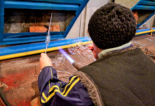 Экскурсия на завод елочных игрушек: где рождается Новый год - Tochka.net