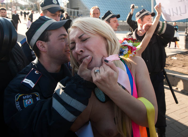 Акция FEMEN