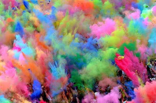 Яркий фестиваль красок Холи