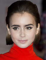 Лили Коллинз