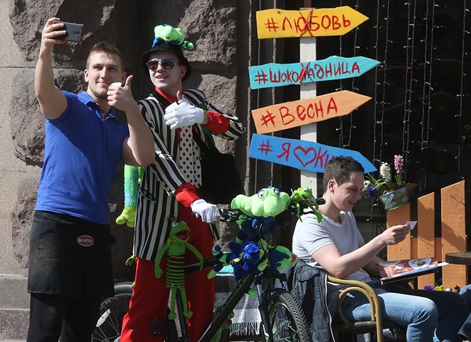 День смеха 2017 в Киеве: маскарадный велопарад на Крещатике