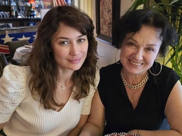 Куриленко показала, як відсвяткувала день народження мами у Дубаї