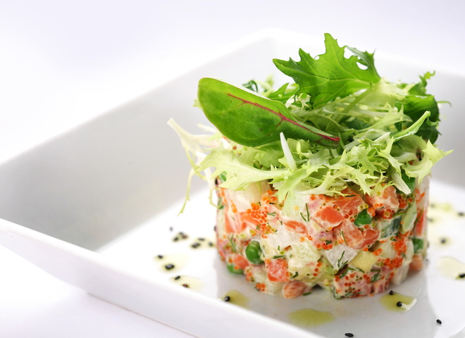 Праздничные рыбные салаты — рецепта с фото. Готовим салаты с соленой, копченой и вареной рыбой.