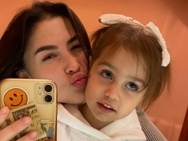 Ексдружина Сасанчина зізналася, як розповіла 3-річній дочці про розлучення