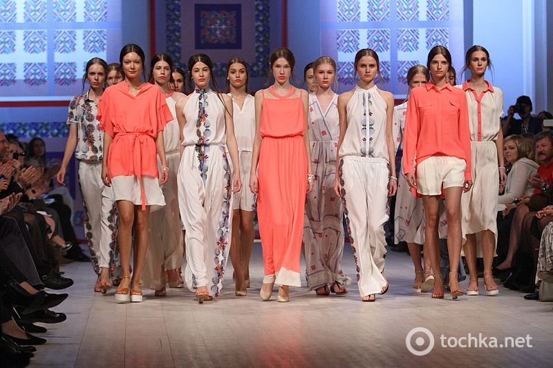 Показ POUSTOVIT