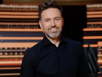 «Це точно різні люди?»: мама Мірошниченка приголомшила схожістю з Памелою Андерсон