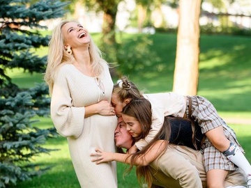 Ребрик написала про зв'язок її 3-ї вагітності з виїздом чоловіка за кордон