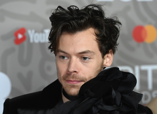 Гаррі Стайлз шокував фанів поголеною головою