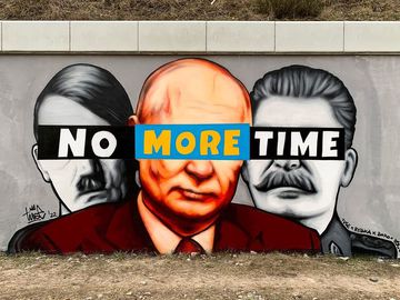 Мурал с Путиным, Гитлером и Сталиным в Польше