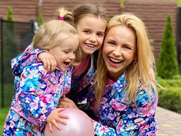 Лілія Ребрик з дочками Діаною та Поліною