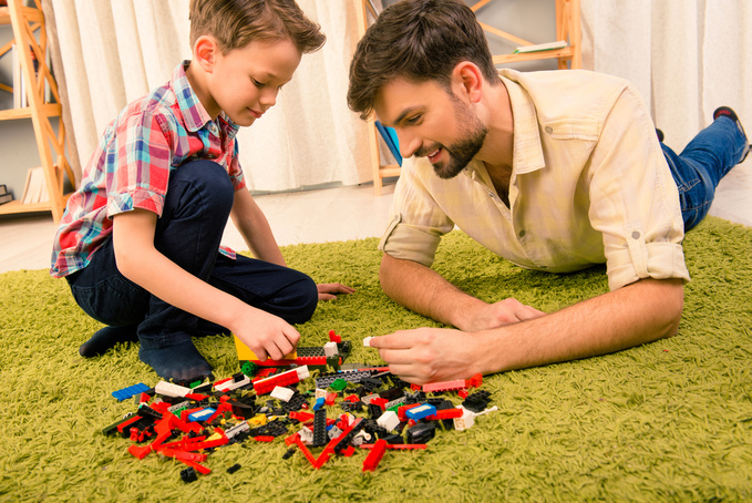 Чому діти, з якими граються батьки — щасливіші та успішніші. Дослідження компанії LEGO®