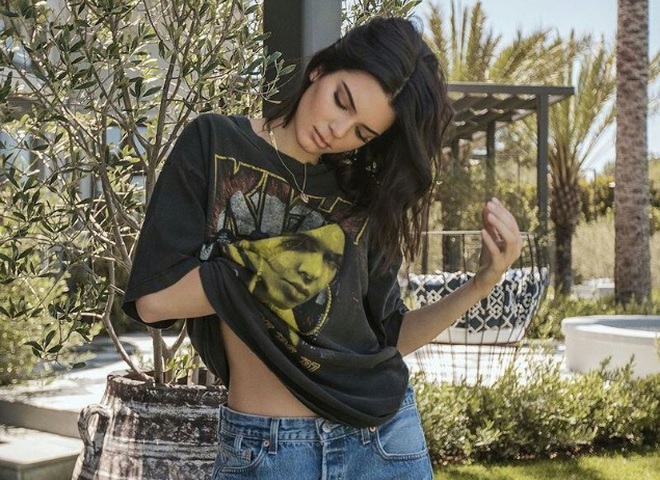 Скандальні футболки Kendall+Kylie