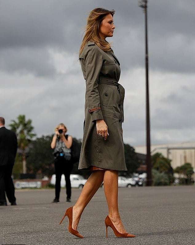 Меланія Трамп в плащі Coach