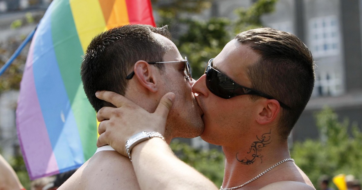 Перший гей-парад сколихнув католицьку Польщу (фото, відео) .