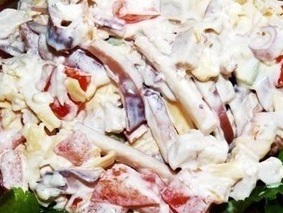Салат с кальмарами