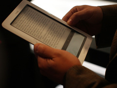 Kindle e-reader book, книга