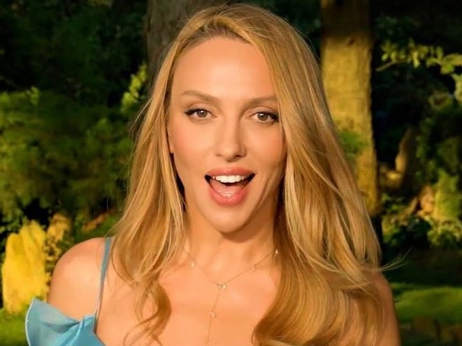 46-річна Оля Полякова вперше з'явилася на обкладинці Playboy