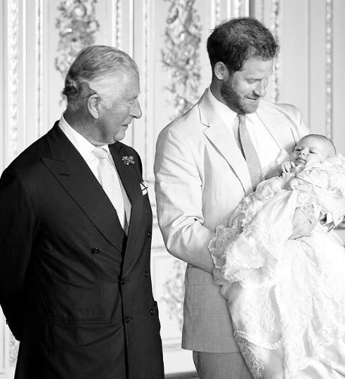 Королевская семья поздравила сына Меган Маркл и принца Гарри с днем рождения