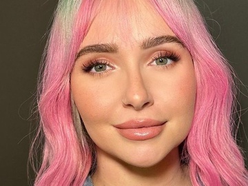 Колишня Кличка викликала фурор відвертою демонстрацією бюста для журналу