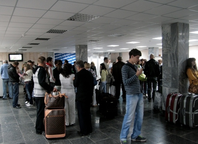 Пасажири в аеропорту