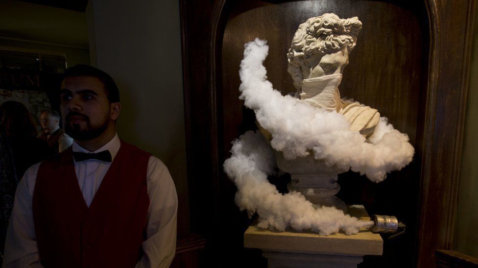 Бэнкси расписал отель в Вифлееме