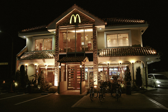 Незвичайні будівлі McDonald's по всьому світу