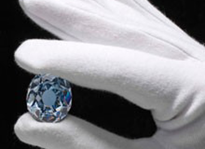 Голубой бриллиант оценен в $25 млн.