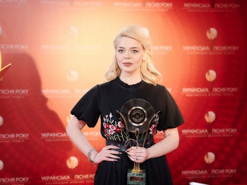 Аліна Гросу на національній премії "Українська пісня року 2020"