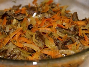 Куриные сердечки с морковью