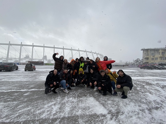 Дмитрий Монатик с участниками своей команды на проекте "Голос країни"