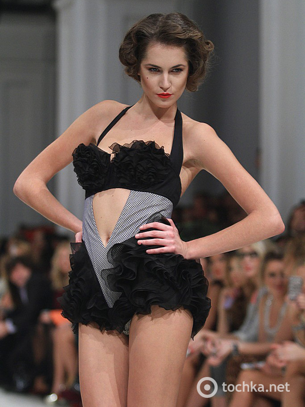 показ ANOUKI BICHOLLA