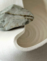 Вазы, деформированные камнями