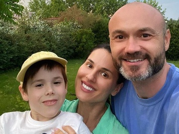 Чоловік Єфросиніної зустрівся із сином через півроку розлуки