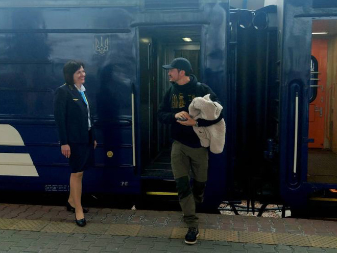 Блум пройшов тест від Укрзалізниці: Зробив те, що не підкорилося Боно