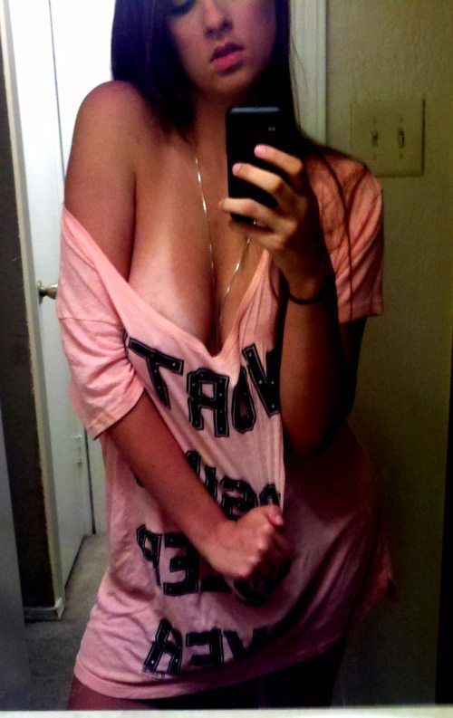 Девушки хвастаются загаром