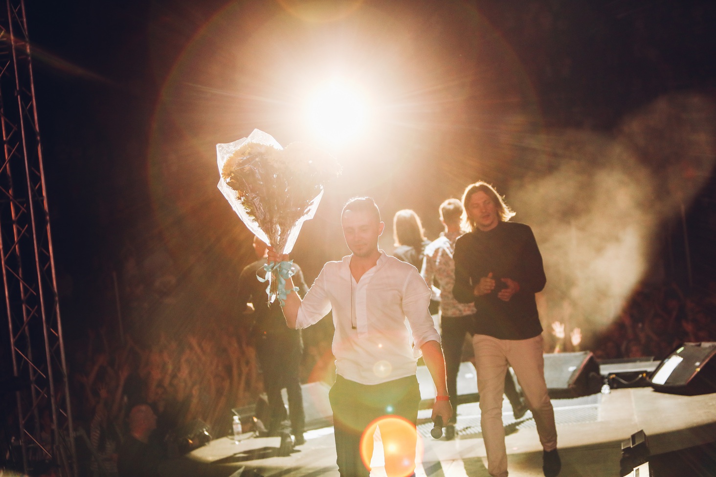 Антитіла в стадионном туре Hello