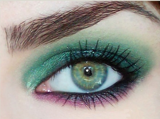 Новогодний макияж для зеленых глаз
