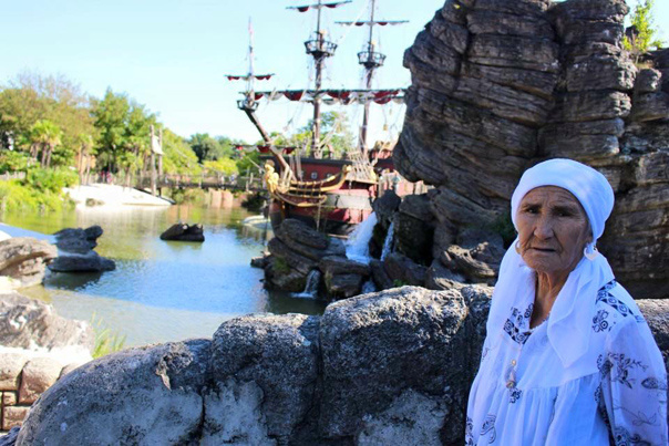 Новая звезда Интернет: Лена Токсанбаева - 80-летняя бабушка из Казахстана колесит по миру