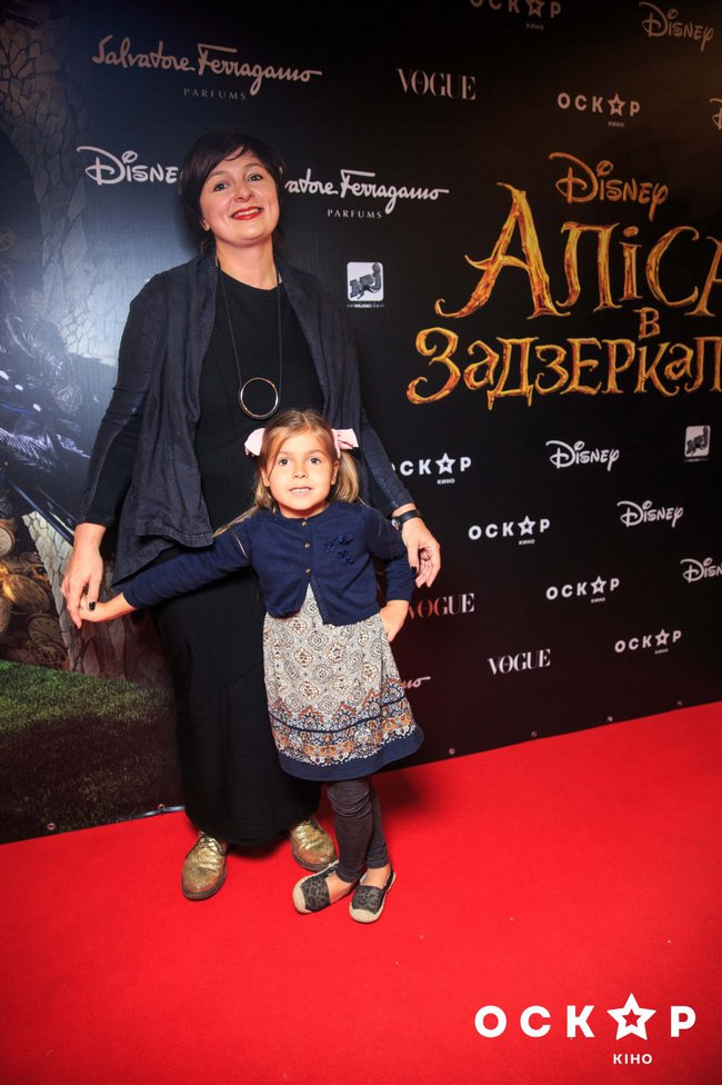 Аліса в Задзеркаллі прем'єра