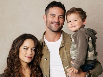 Зірка «П'ятдесяти відтінків свободи» Брент Догерті вдруге став батьком