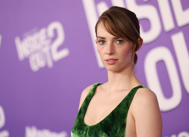 Дочка Уми Турман Мая Гоук вперше вийшла на червону доріжку з бойфрендом