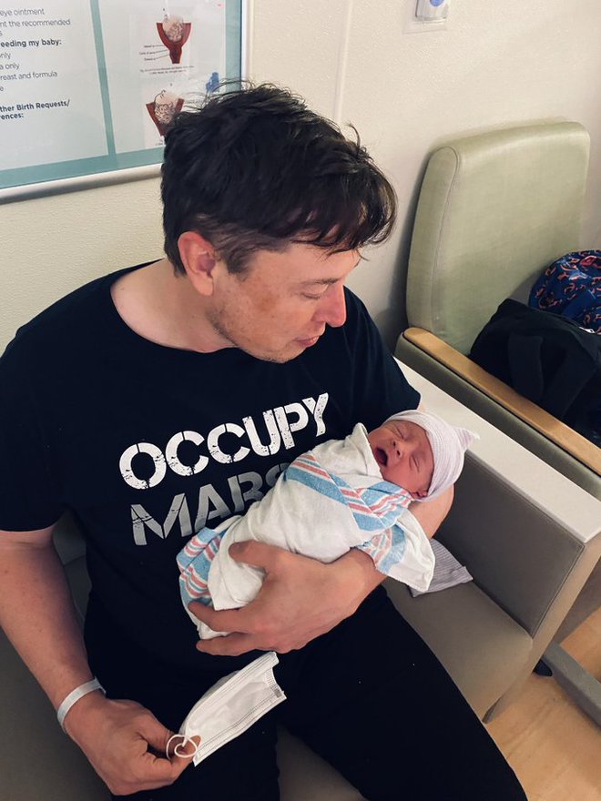 Илон Маск с новорожденным сыном