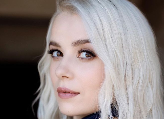 Мика Ньютон